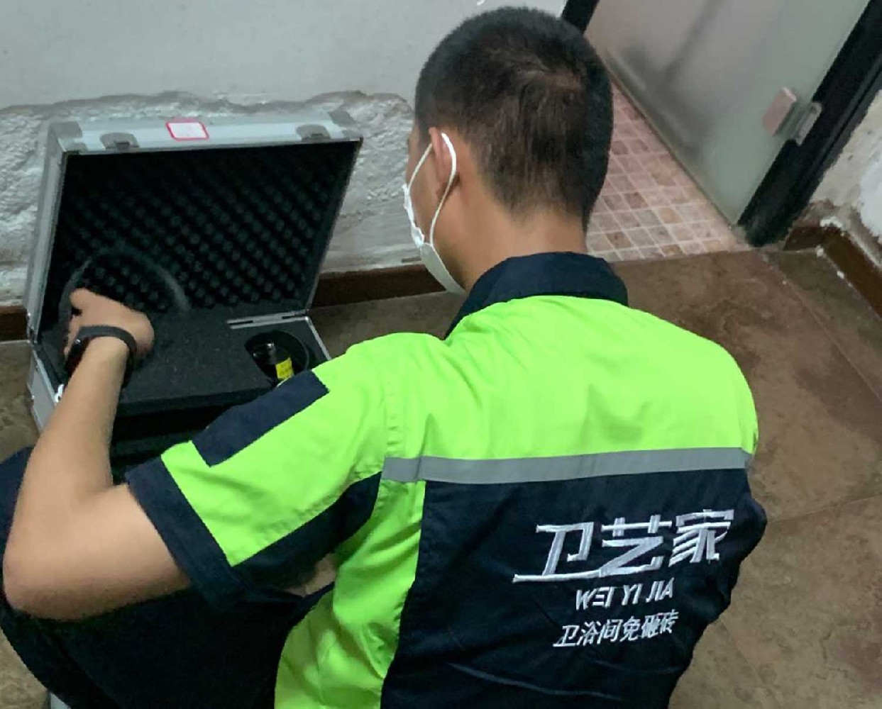 临安附近防水补漏师傅电话号码，24小时上门维修服务